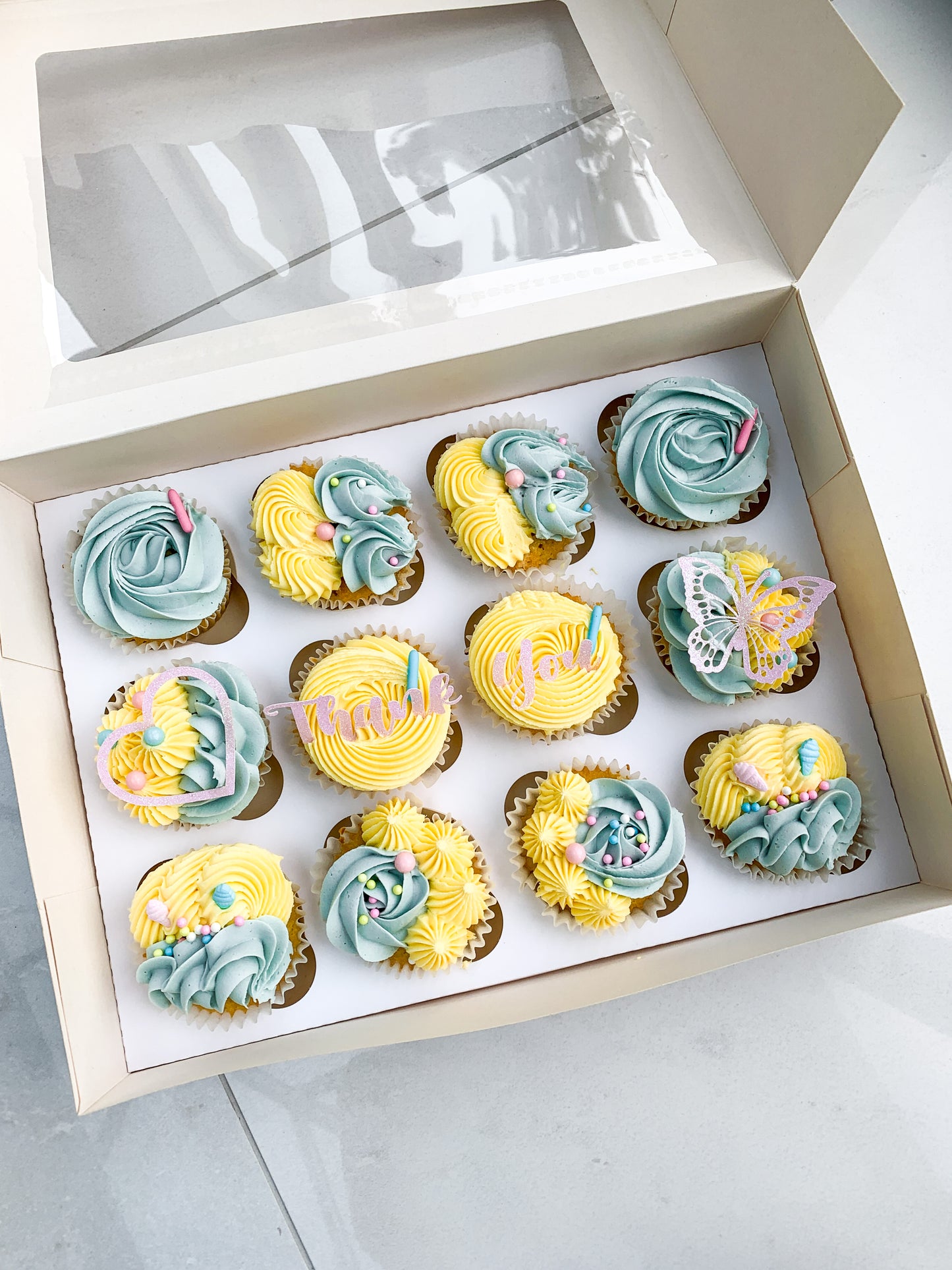 12 Cupcakes